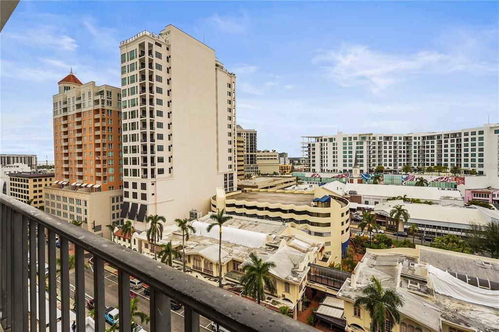 待售: $499,000 (1 贝兹, 2 浴室, 985 平方英尺)