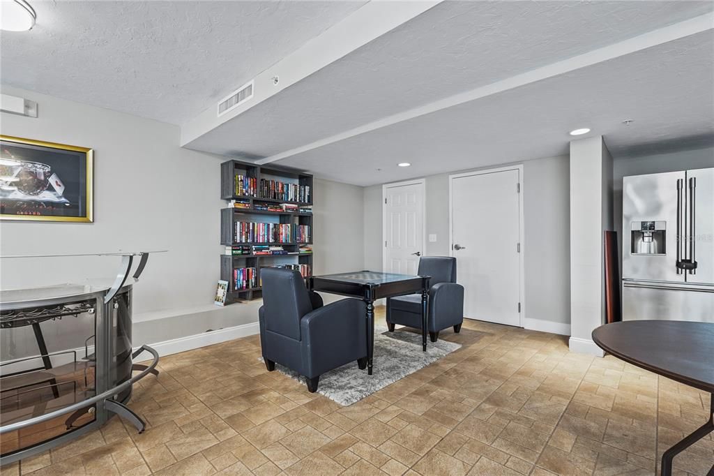 待售: $499,000 (1 贝兹, 2 浴室, 985 平方英尺)