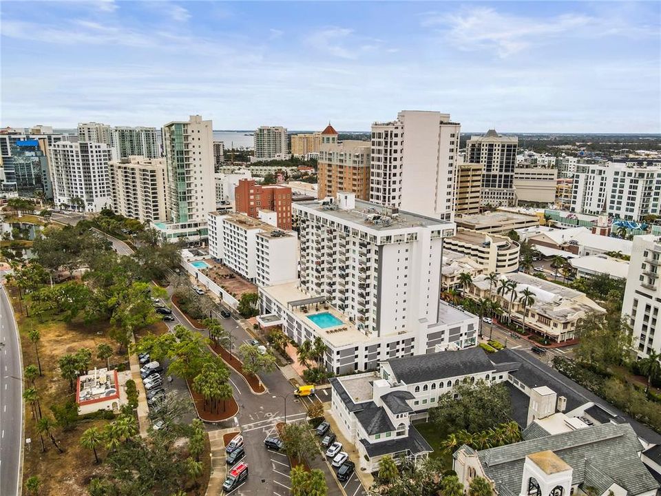 待售: $499,000 (1 贝兹, 2 浴室, 985 平方英尺)