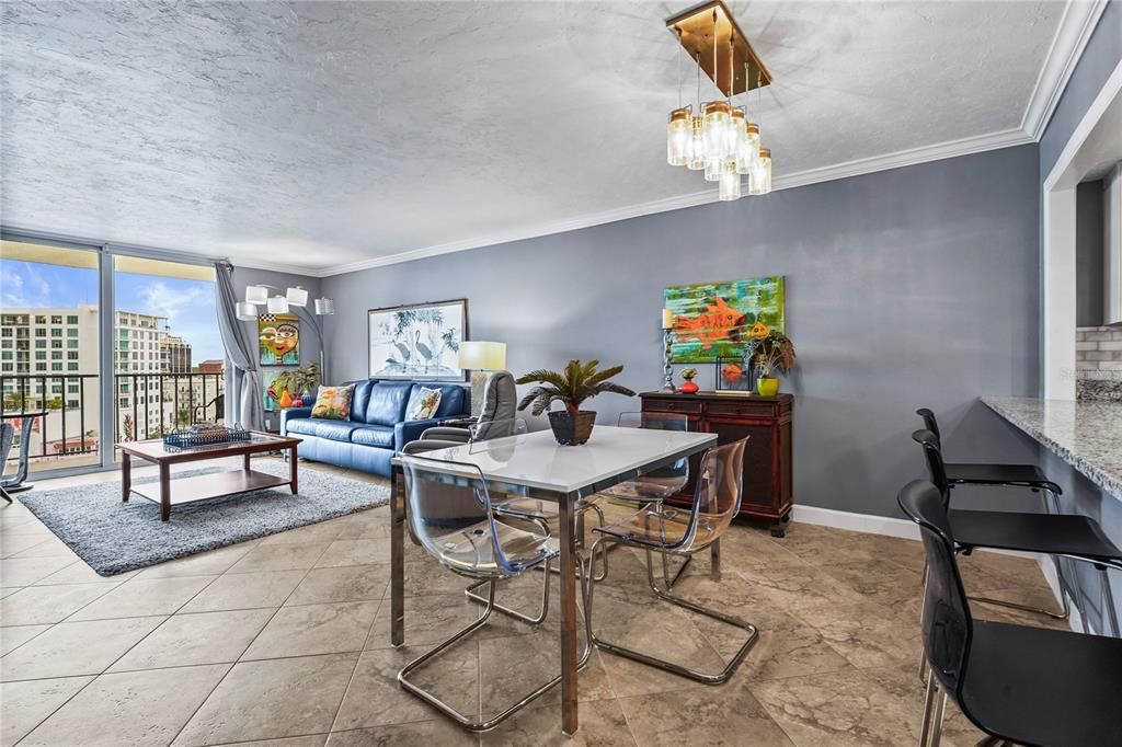 待售: $499,000 (1 贝兹, 2 浴室, 985 平方英尺)