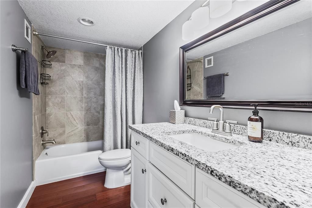 待售: $499,000 (1 贝兹, 2 浴室, 985 平方英尺)