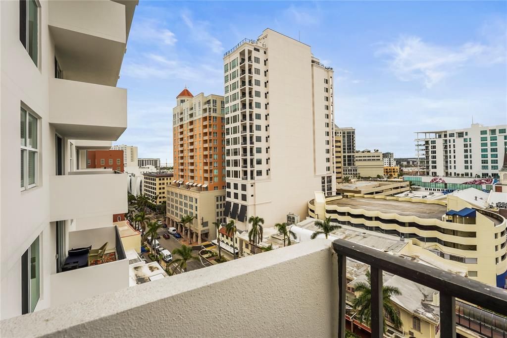 待售: $499,000 (1 贝兹, 2 浴室, 985 平方英尺)