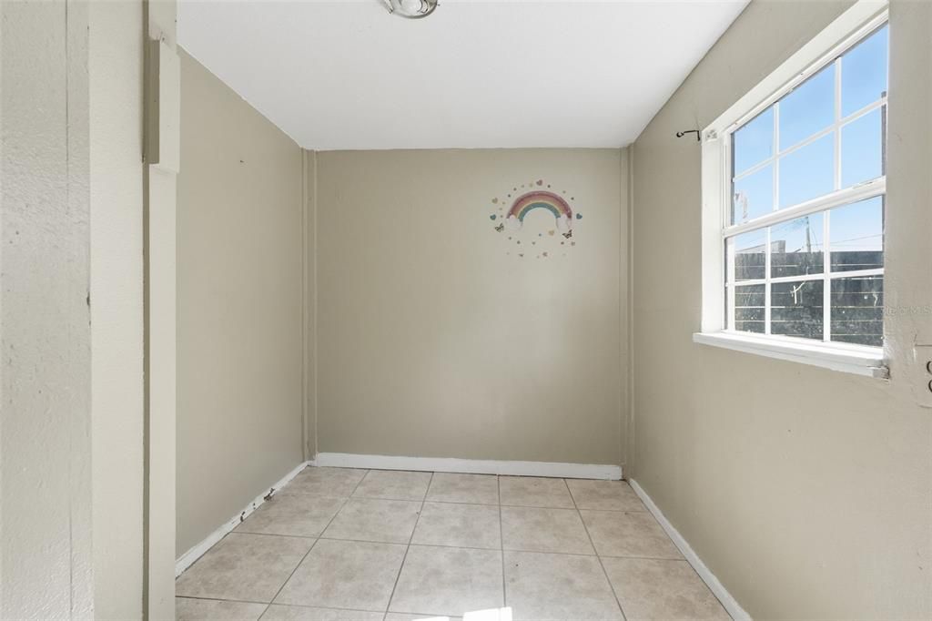 Active With Contract: $325,000 (2 beds, 1 baths, 924 Square Feet)