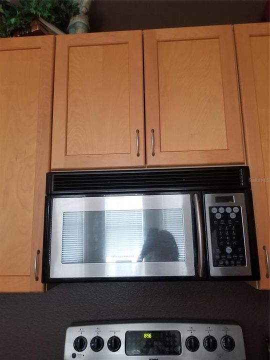 For Rent: $3,099 (4 beds, 3 baths, 2693 Square Feet)