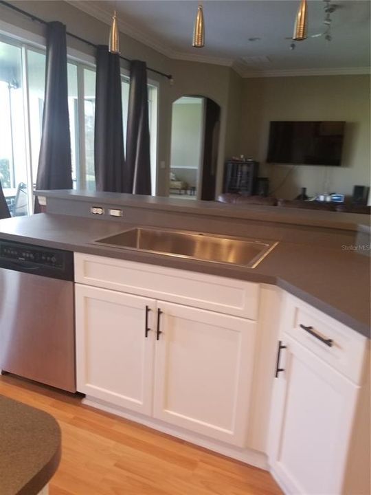 For Rent: $3,099 (4 beds, 3 baths, 2693 Square Feet)