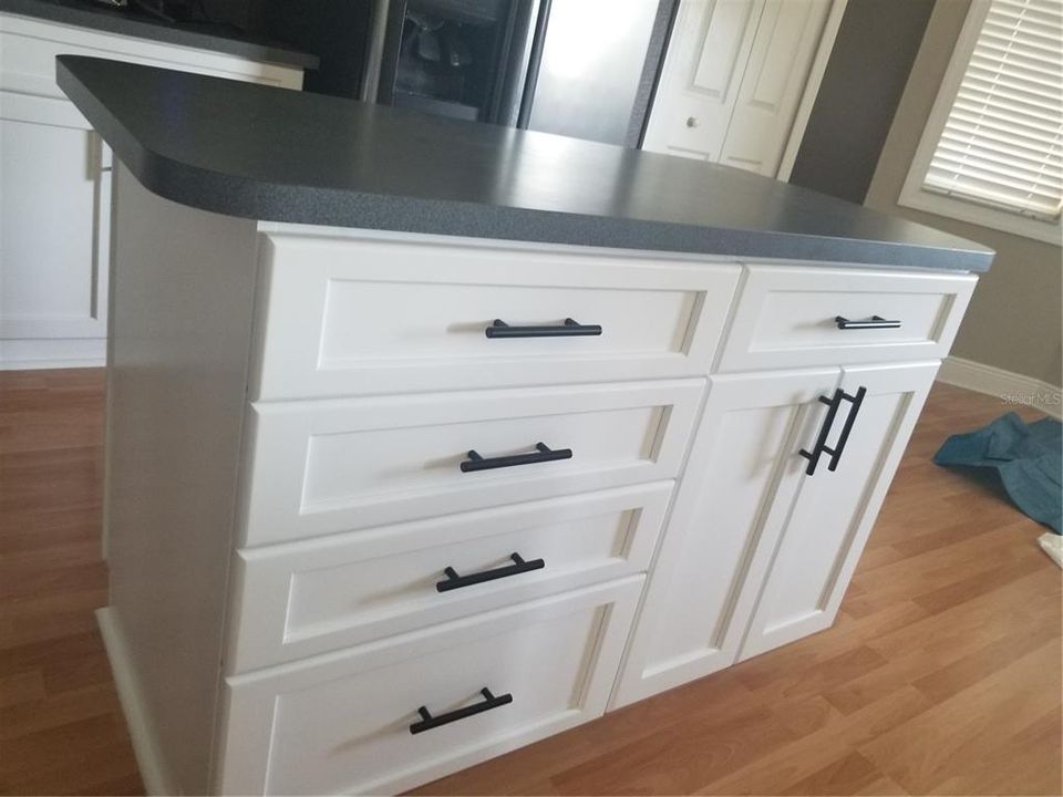 For Rent: $3,099 (4 beds, 3 baths, 2693 Square Feet)