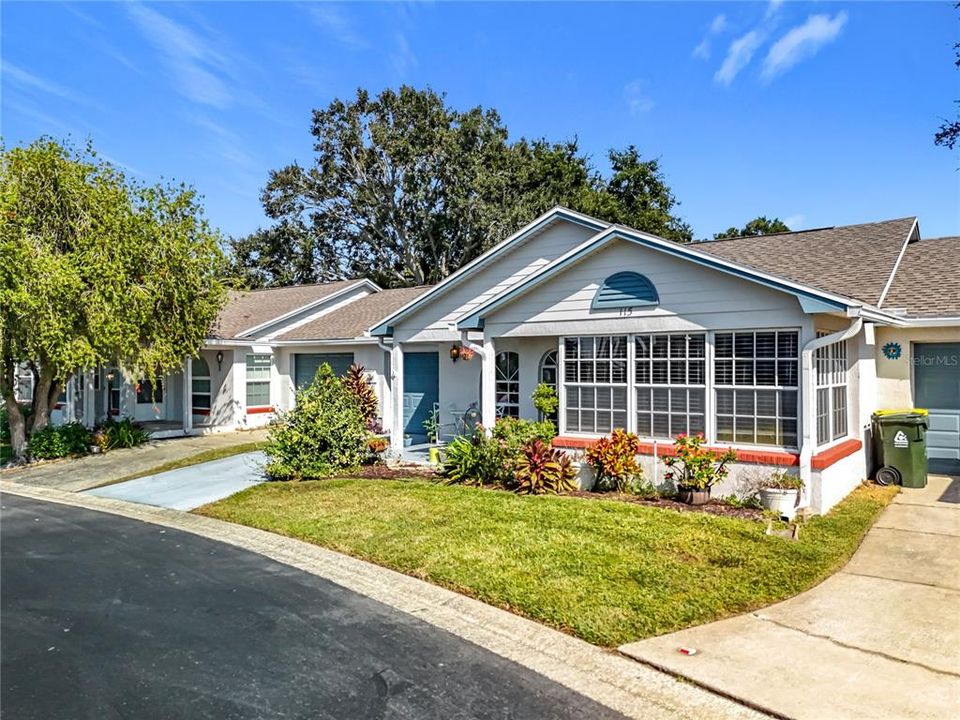 For Sale: $319,900 (2 beds, 2 baths, 1181 Square Feet)