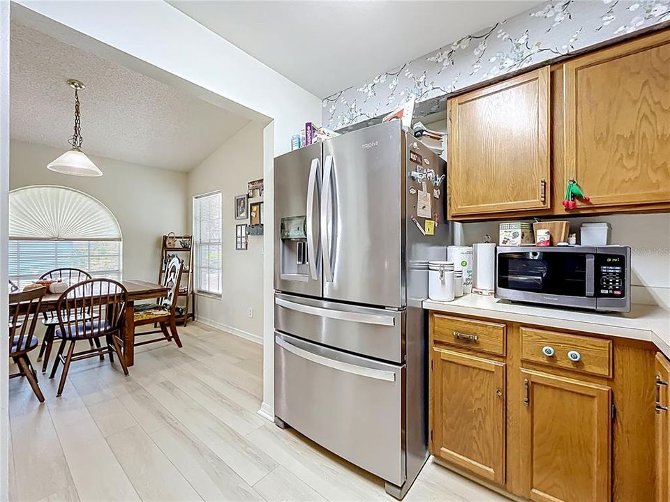 For Sale: $319,900 (2 beds, 2 baths, 1181 Square Feet)