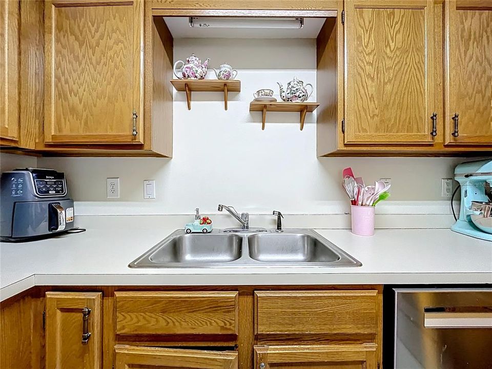 For Sale: $319,900 (2 beds, 2 baths, 1181 Square Feet)