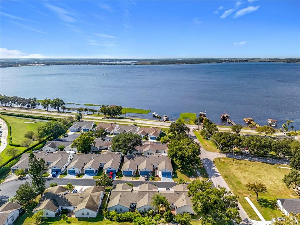 For Sale: $319,900 (2 beds, 2 baths, 1181 Square Feet)