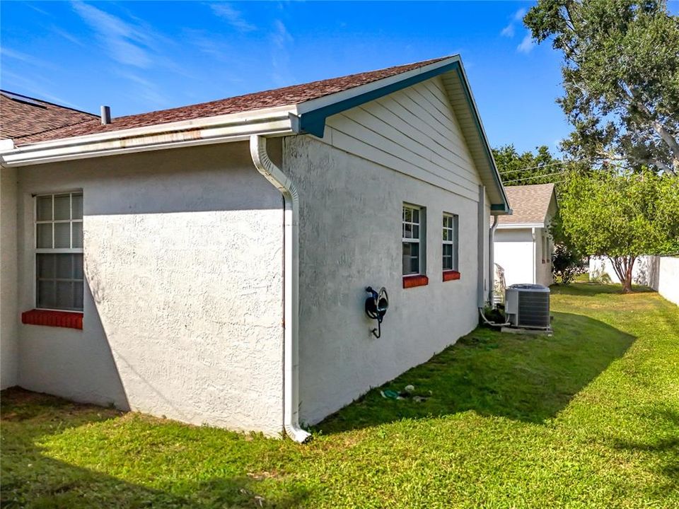 For Sale: $319,900 (2 beds, 2 baths, 1181 Square Feet)