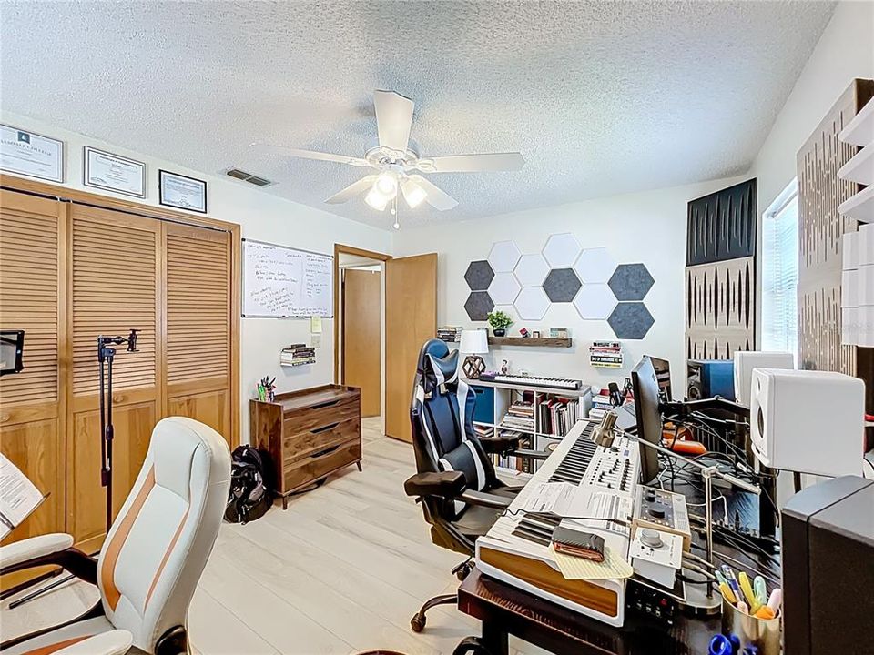 For Sale: $319,900 (2 beds, 2 baths, 1181 Square Feet)