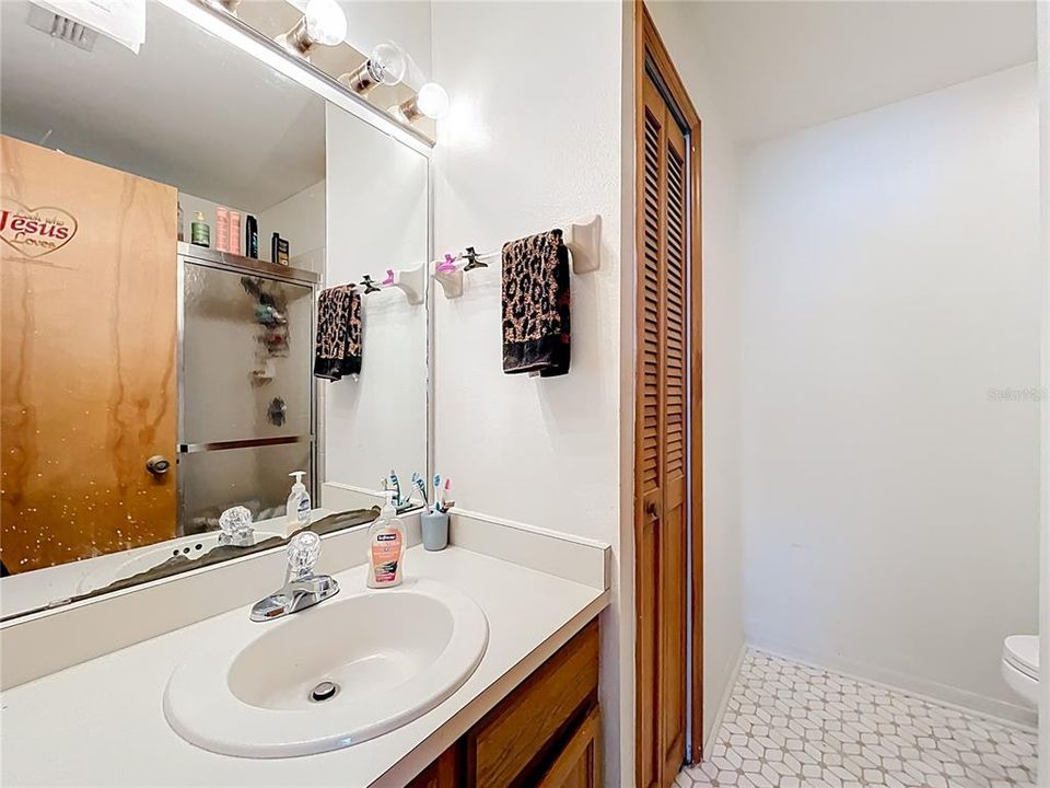 For Sale: $319,900 (2 beds, 2 baths, 1181 Square Feet)