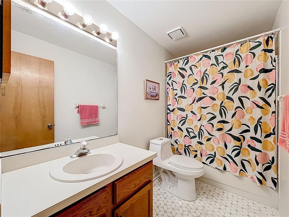 For Sale: $319,900 (2 beds, 2 baths, 1181 Square Feet)