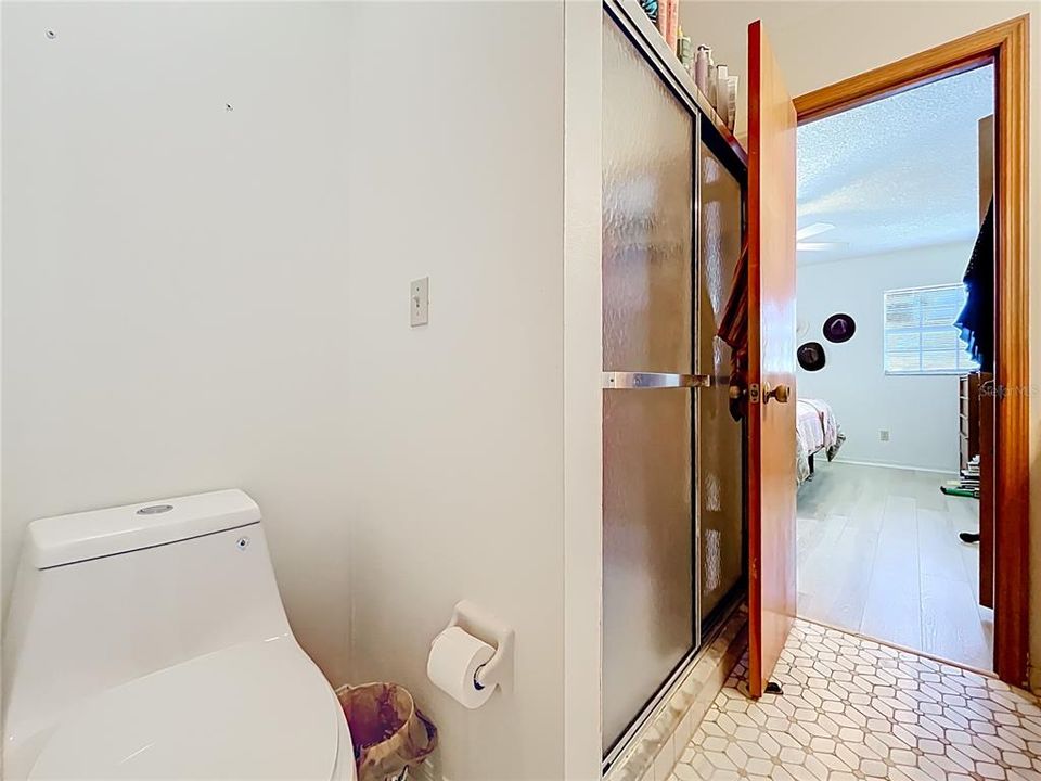For Sale: $319,900 (2 beds, 2 baths, 1181 Square Feet)