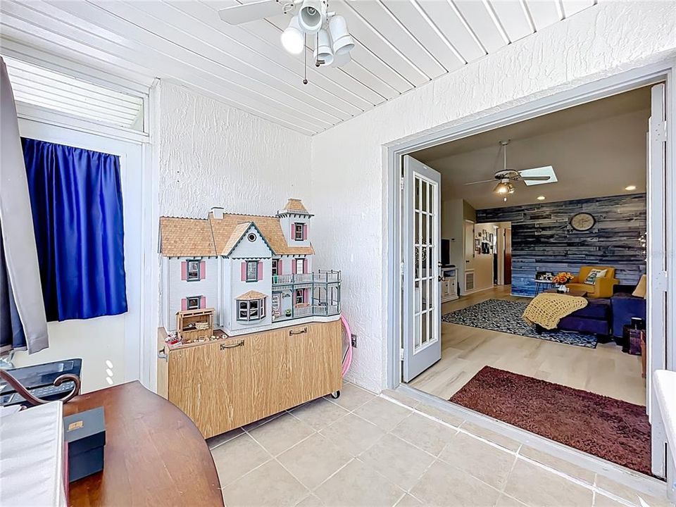 For Sale: $319,900 (2 beds, 2 baths, 1181 Square Feet)