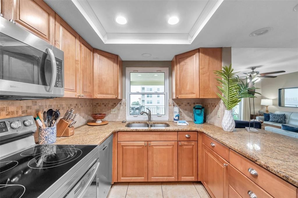 На продажу: $1,149,000 (3 спален, 3 ванн, 1450 Квадратных фут)