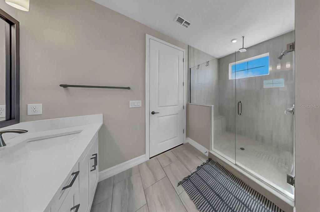 En Venta: $599,000 (3 camas, 2 baños, 2447 Pies cuadrados)