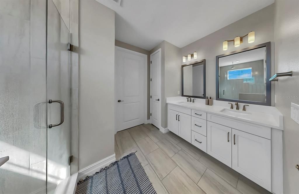 En Venta: $599,000 (3 camas, 2 baños, 2447 Pies cuadrados)