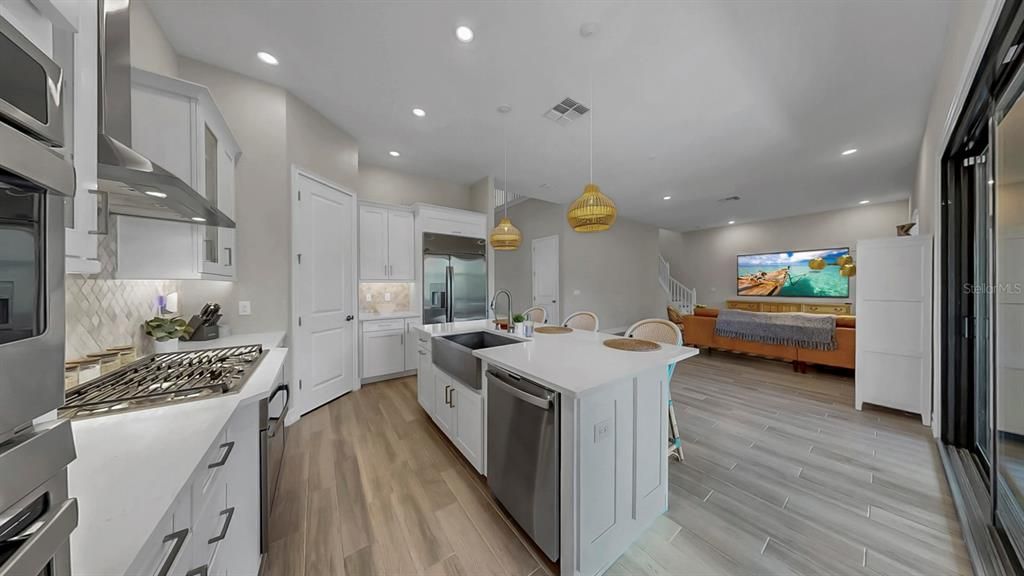 En Venta: $599,000 (3 camas, 2 baños, 2447 Pies cuadrados)