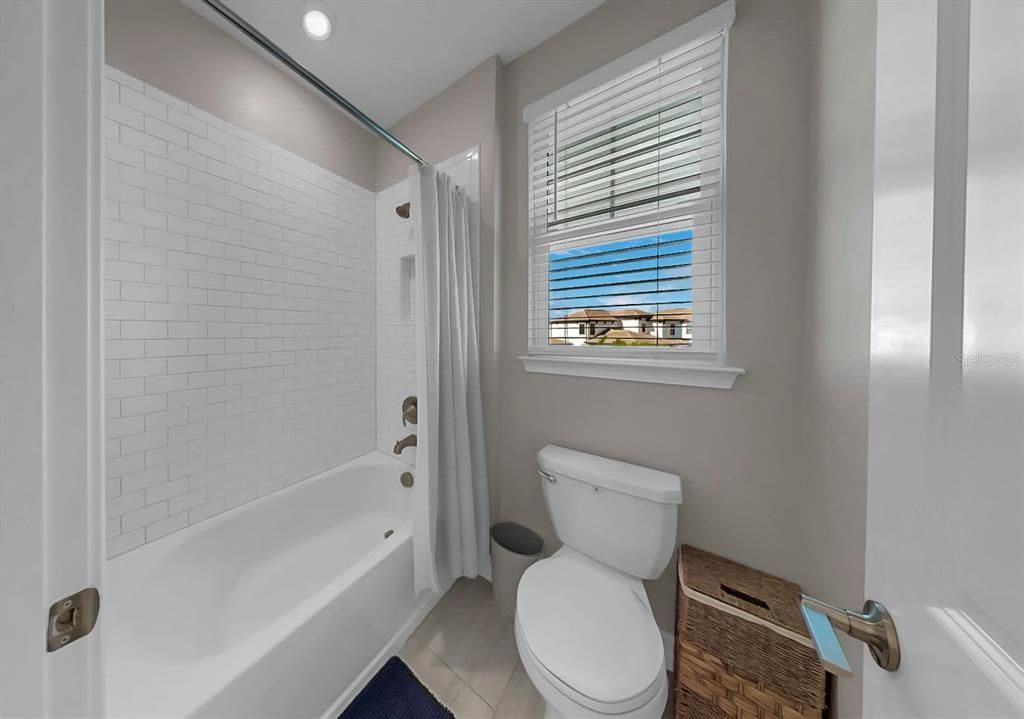 En Venta: $599,000 (3 camas, 2 baños, 2447 Pies cuadrados)