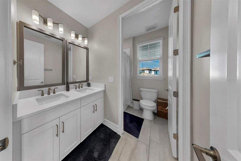 En Venta: $599,000 (3 camas, 2 baños, 2447 Pies cuadrados)