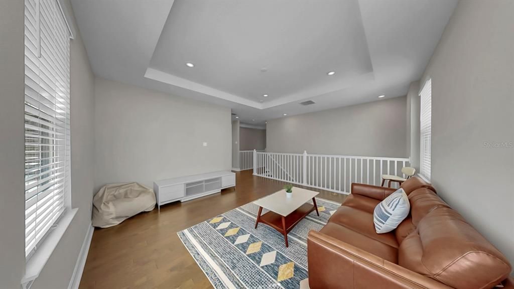 En Venta: $599,000 (3 camas, 2 baños, 2447 Pies cuadrados)