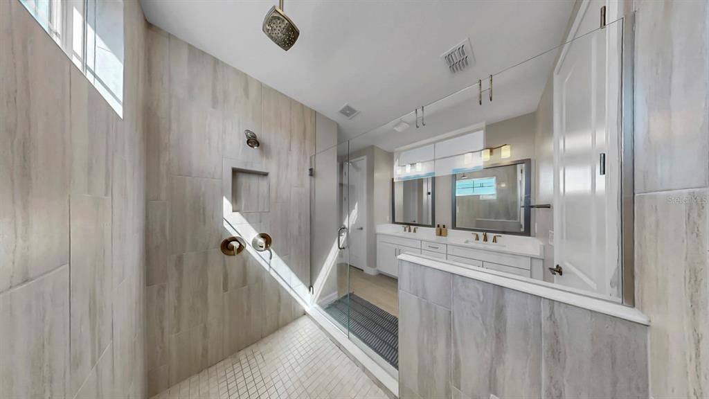 En Venta: $599,000 (3 camas, 2 baños, 2447 Pies cuadrados)