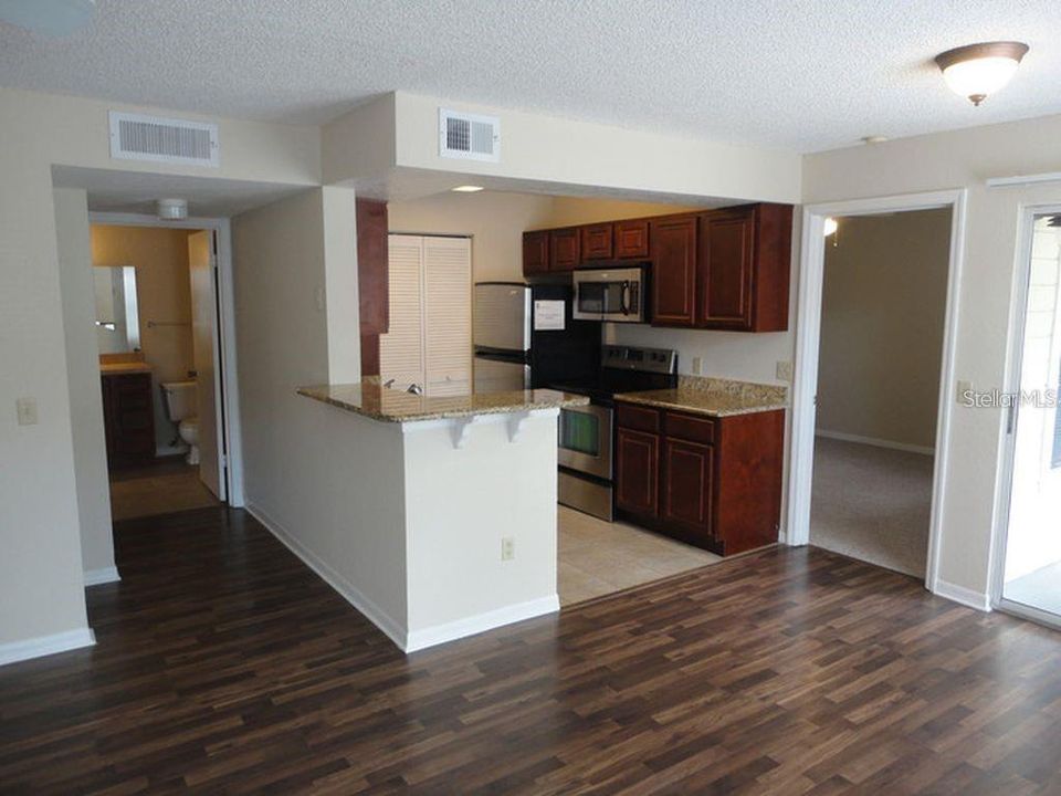 For Rent: $1,800 (2 beds, 2 baths, 934 Square Feet)