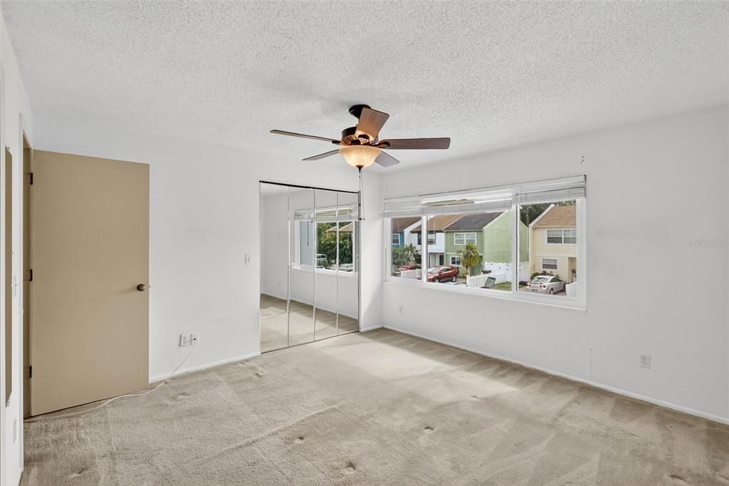 待售: $220,000 (2 贝兹, 2 浴室, 1048 平方英尺)