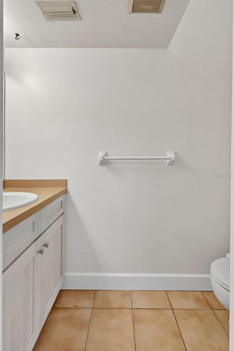 待售: $220,000 (2 贝兹, 2 浴室, 1048 平方英尺)