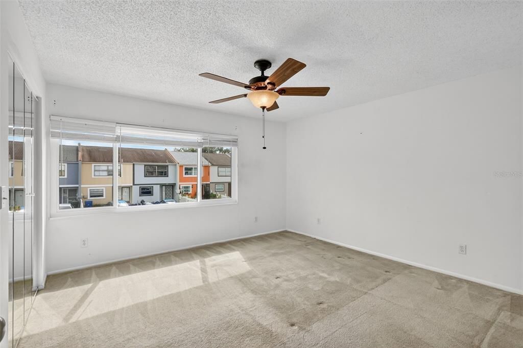 待售: $220,000 (2 贝兹, 2 浴室, 1048 平方英尺)