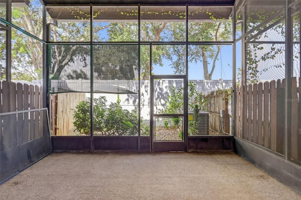 待售: $220,000 (2 贝兹, 2 浴室, 1048 平方英尺)