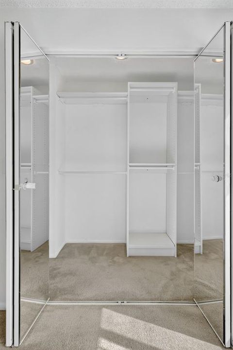 待售: $220,000 (2 贝兹, 2 浴室, 1048 平方英尺)