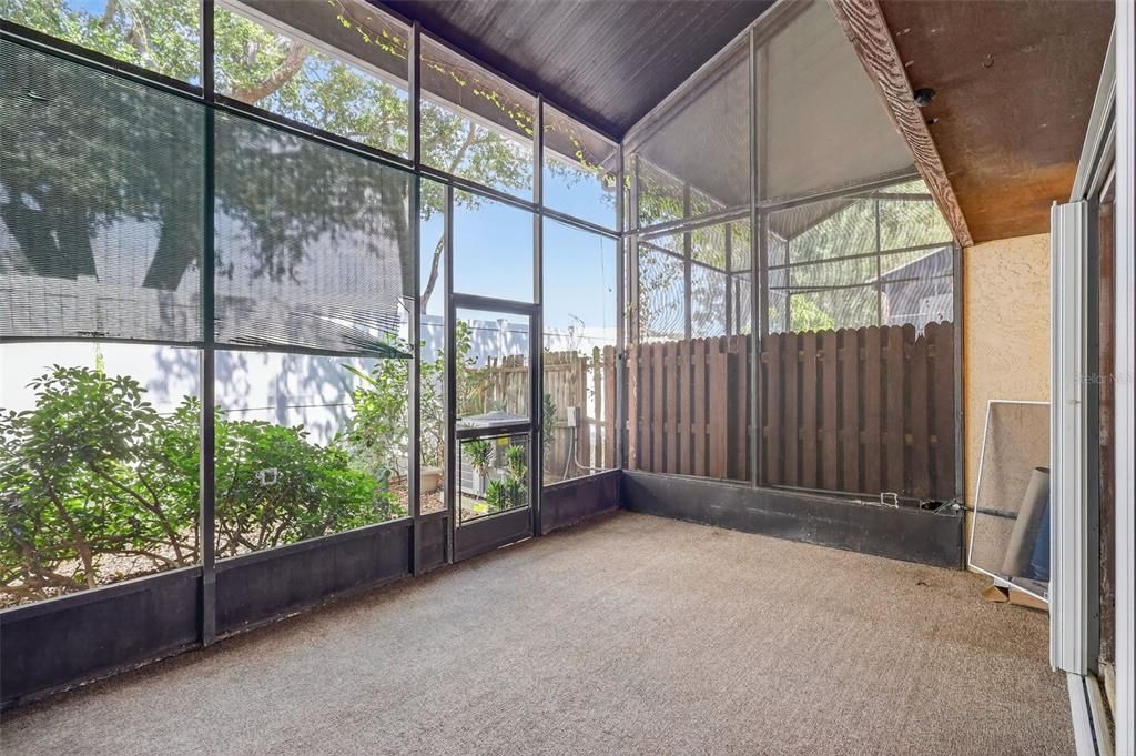 待售: $220,000 (2 贝兹, 2 浴室, 1048 平方英尺)