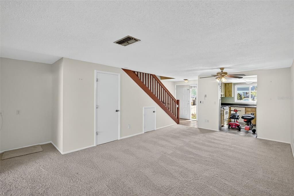 待售: $220,000 (2 贝兹, 2 浴室, 1048 平方英尺)