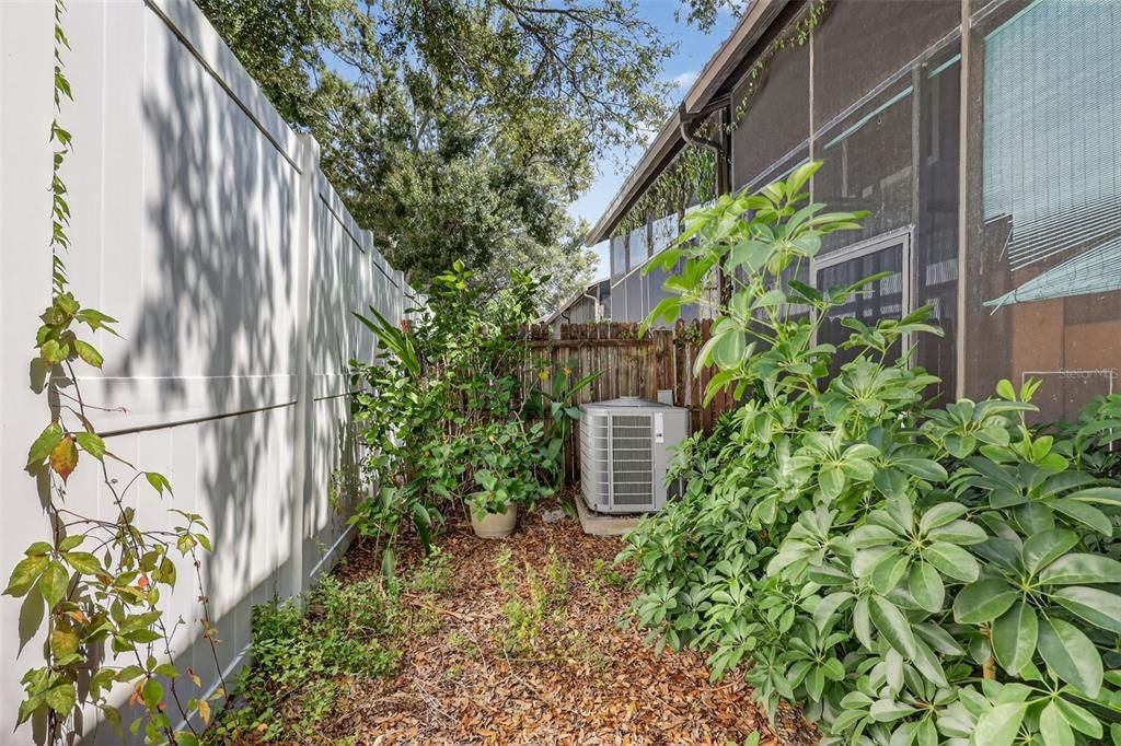 待售: $220,000 (2 贝兹, 2 浴室, 1048 平方英尺)