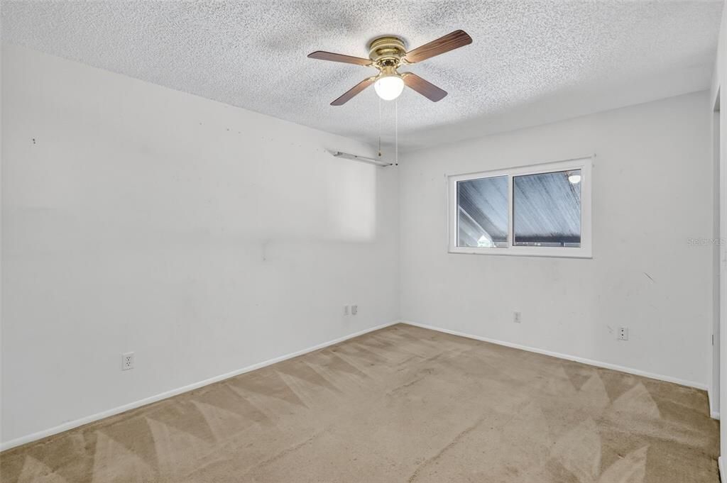 待售: $220,000 (2 贝兹, 2 浴室, 1048 平方英尺)