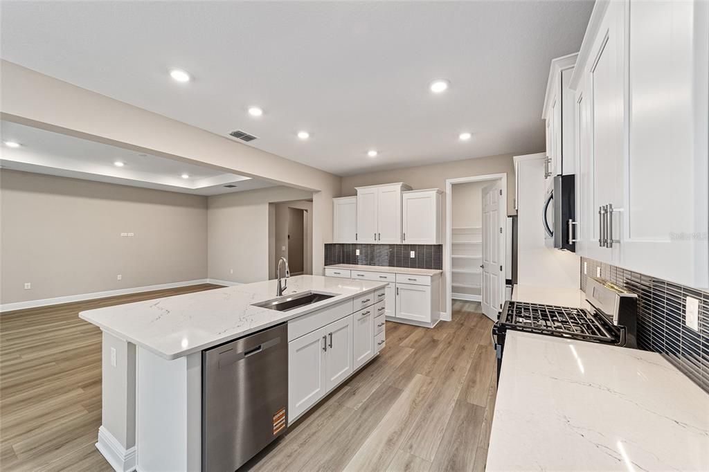 待售: $398,000 (2 贝兹, 2 浴室, 2202 平方英尺)