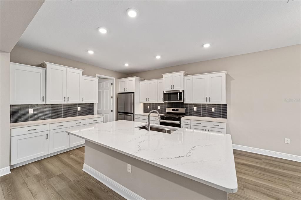 待售: $398,000 (2 贝兹, 2 浴室, 2202 平方英尺)