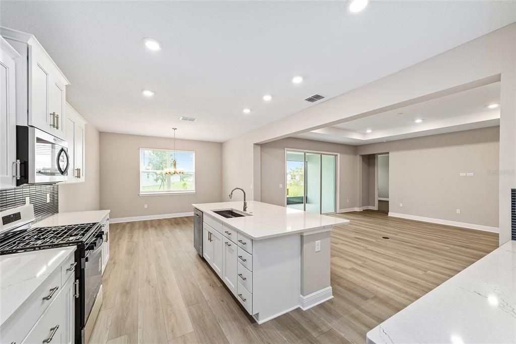 待售: $398,000 (2 贝兹, 2 浴室, 2202 平方英尺)