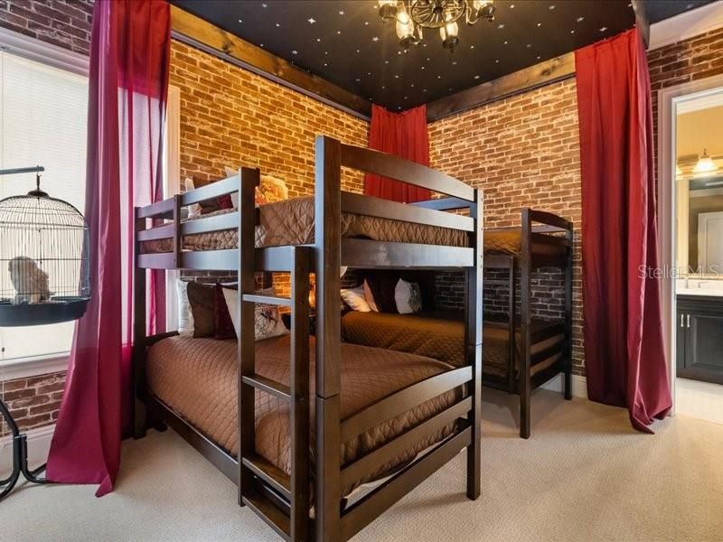 待售: $2,199,000 (6 贝兹, 6 浴室, 5955 平方英尺)