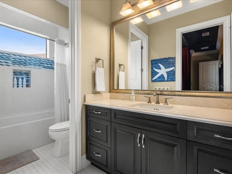 待售: $2,199,000 (6 贝兹, 6 浴室, 5955 平方英尺)