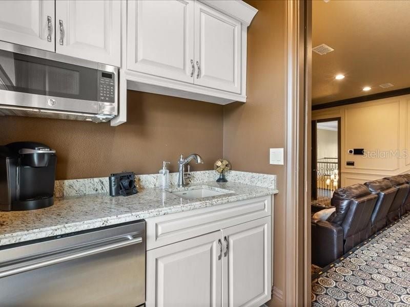 待售: $2,199,000 (6 贝兹, 6 浴室, 5955 平方英尺)