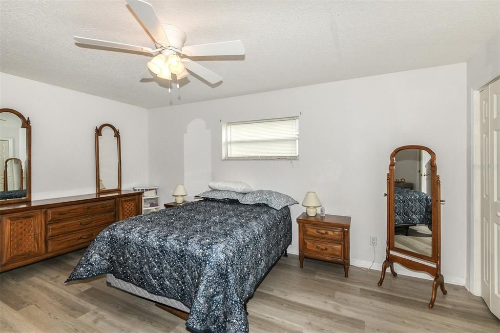 For Sale: $300,000 (3 beds, 2 baths, 1648 Square Feet)