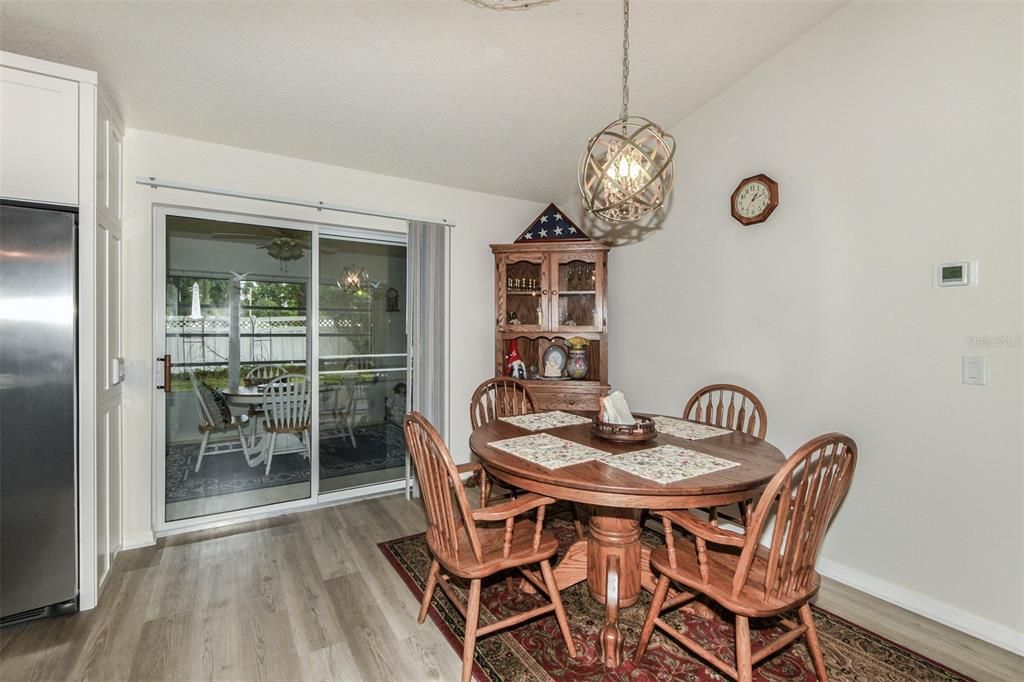 For Sale: $300,000 (3 beds, 2 baths, 1648 Square Feet)