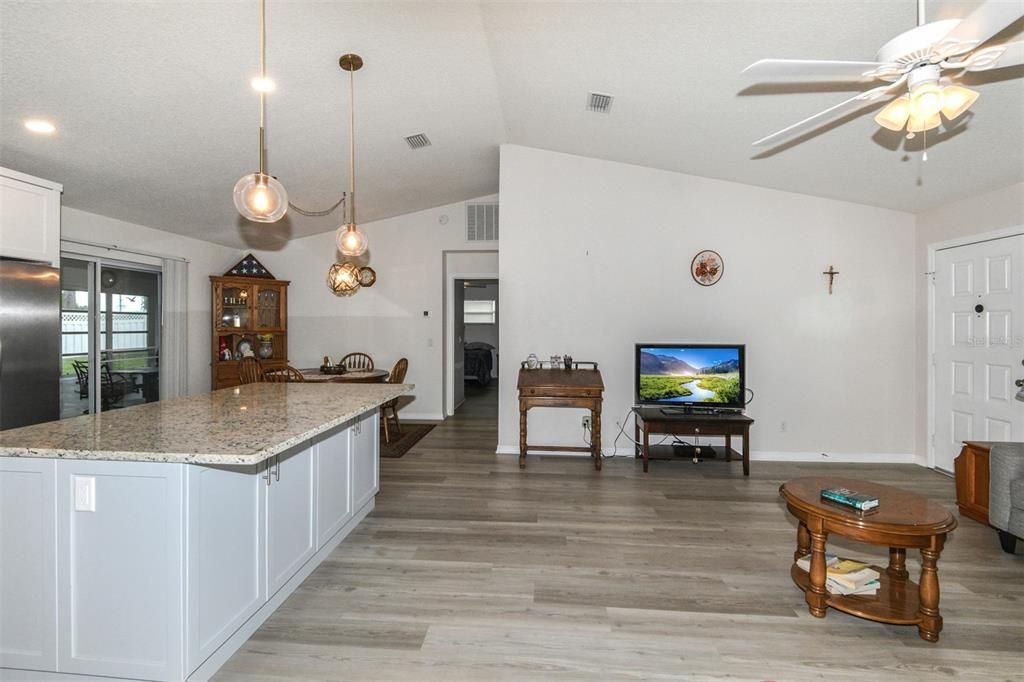 For Sale: $300,000 (3 beds, 2 baths, 1648 Square Feet)