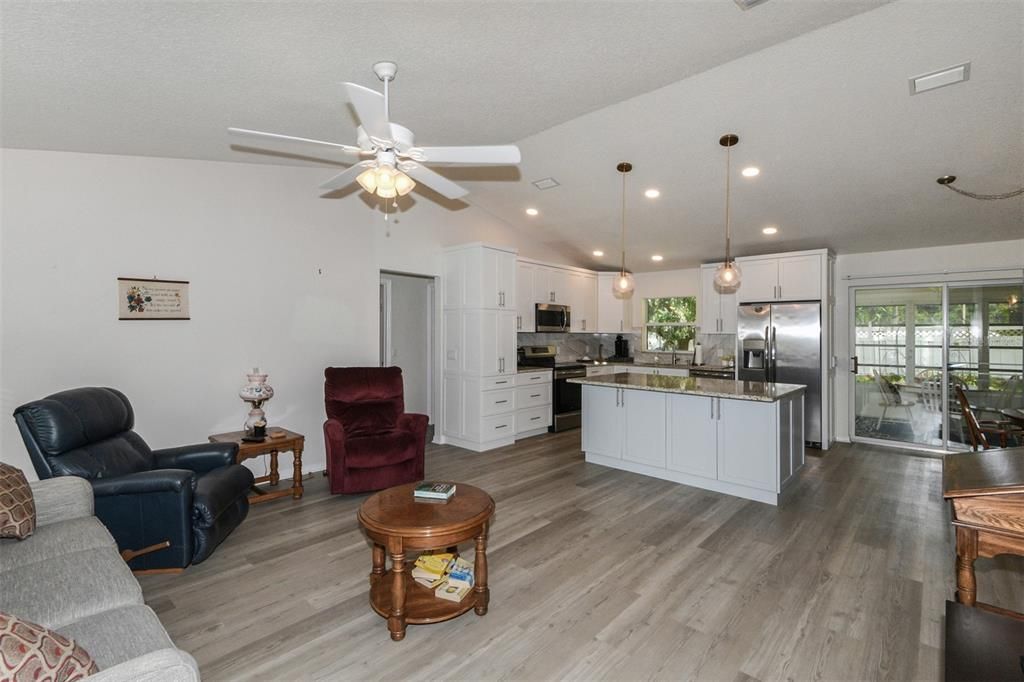 For Sale: $300,000 (3 beds, 2 baths, 1648 Square Feet)