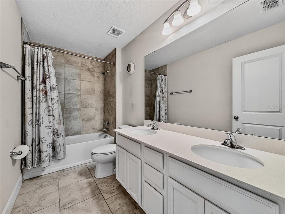 For Sale: $705,000 (5 beds, 2 baths, 2902 Square Feet)