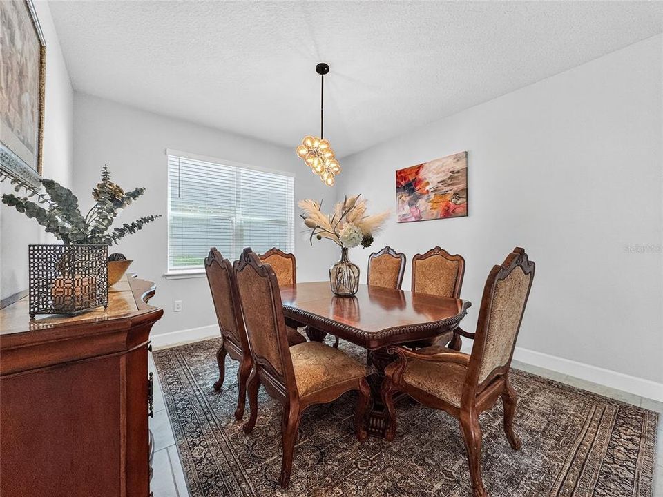 For Sale: $705,000 (5 beds, 2 baths, 2902 Square Feet)